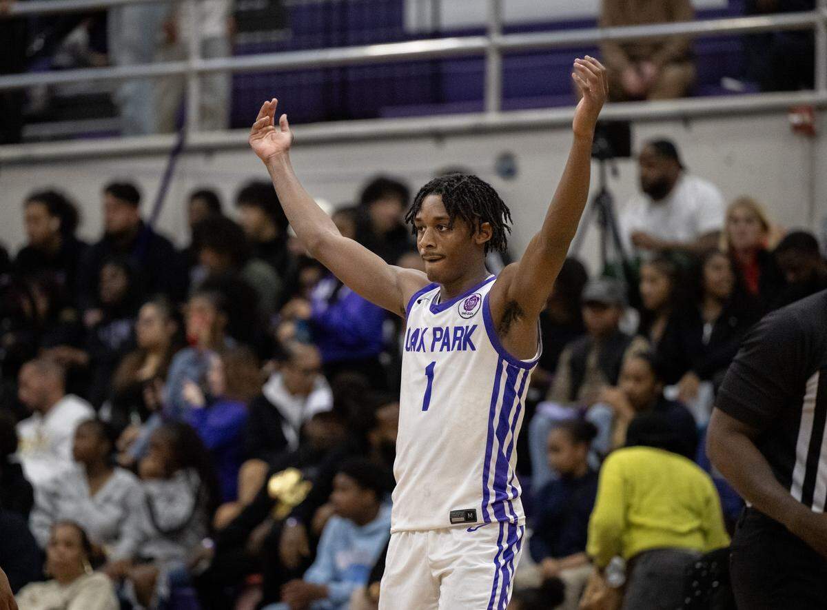 The Sacramento Dragons' William Phillips implores the crowd late in the fourth quarter in their game against the Vanden Vikings on Tuesday, Feb. 3, 2026, in Sacramento.
