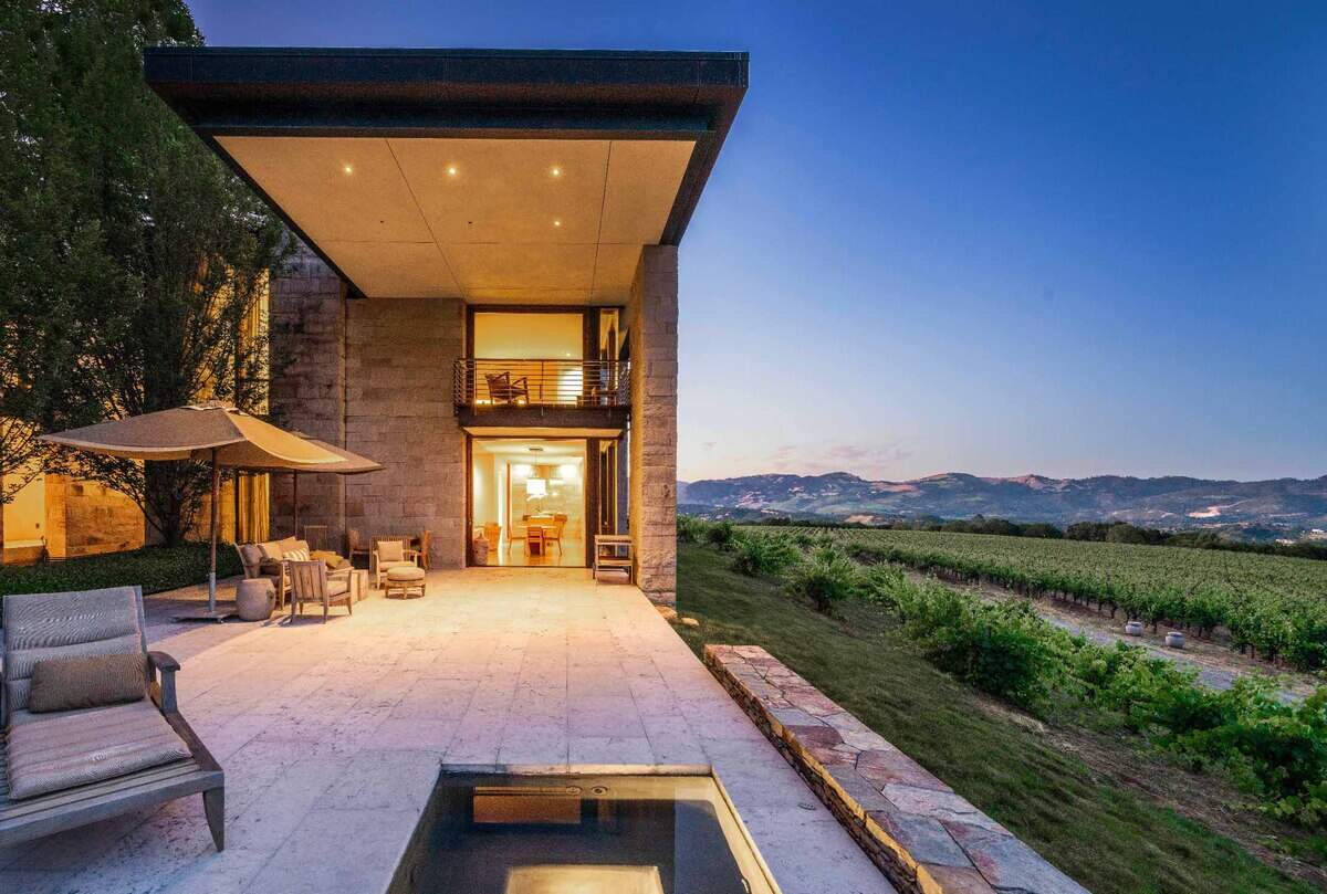 Panoramic views of Sonoma Valley.