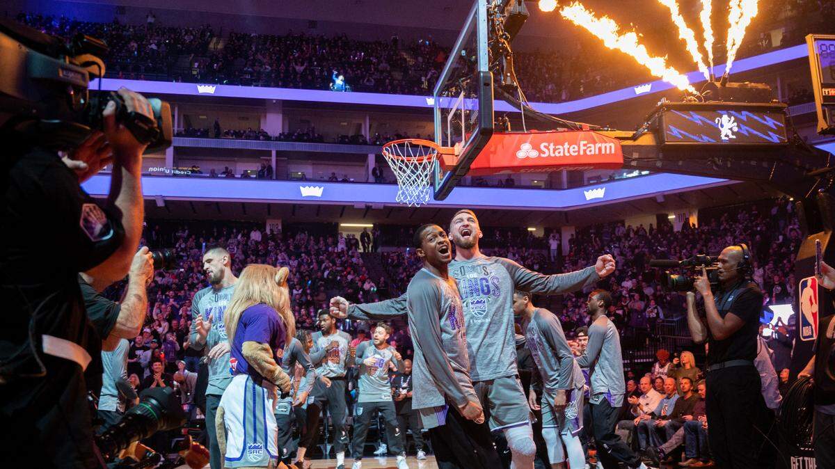 Sacramento Kings guard De’Aaron Fox (5) and Sacramento Kings forward Domantas Sabonis (10) bump chests during the pregame introduction at Golden 1 Center in Sacramento, Thursday, March 9, 2023.