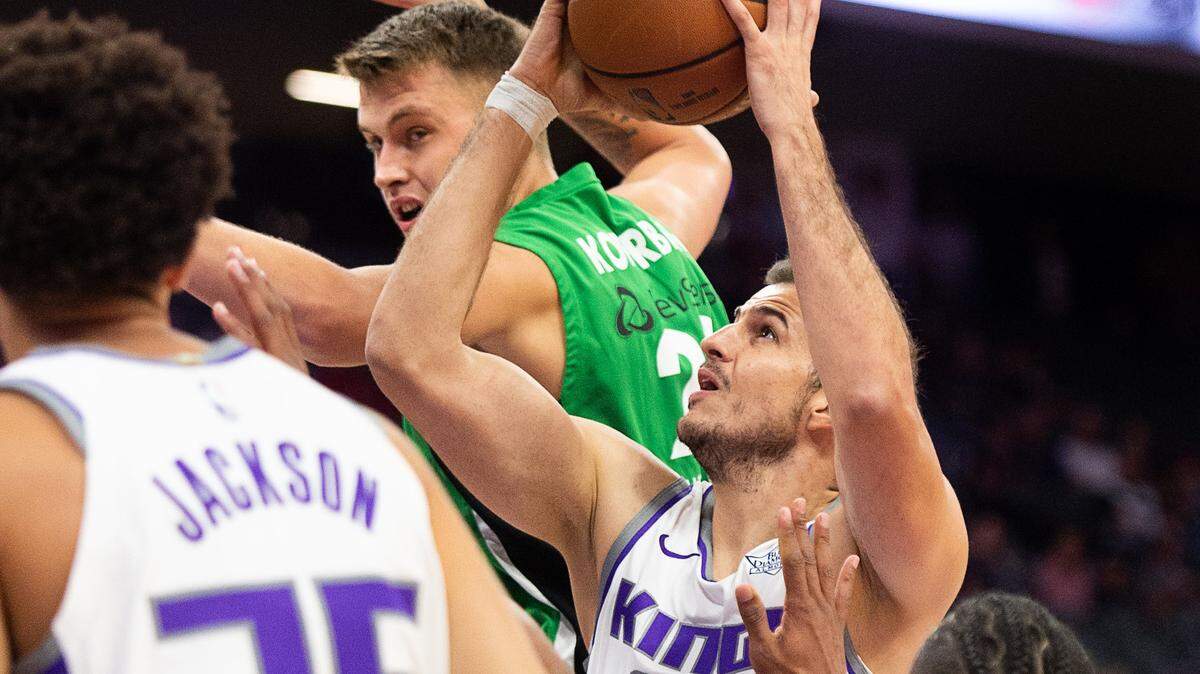 Sacramento Kings forward Nemanja Bjelica (88) drives to the basket against Maccabi Haifa during a preseason game at Golden 1 Center on Monday, October 8, 2018 in Sacramento, Calif.