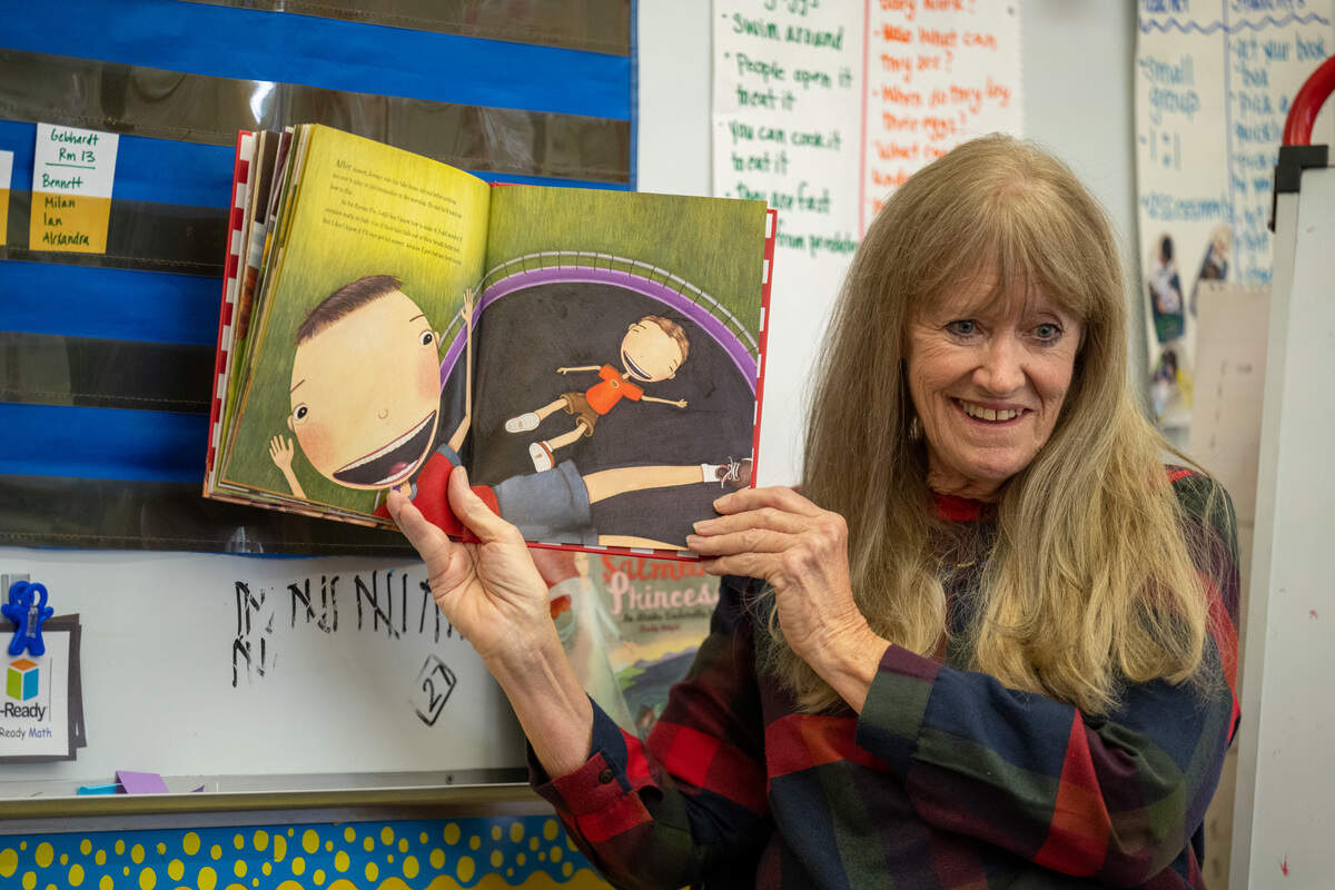 Donja Garvey, of the non-profit My Mother’s Voice, reads Enemy Pie, a book about the challenges and rewards of making new friends, at Cirby Elementary School in Roseville on Friday, Nov. 18, 2022.