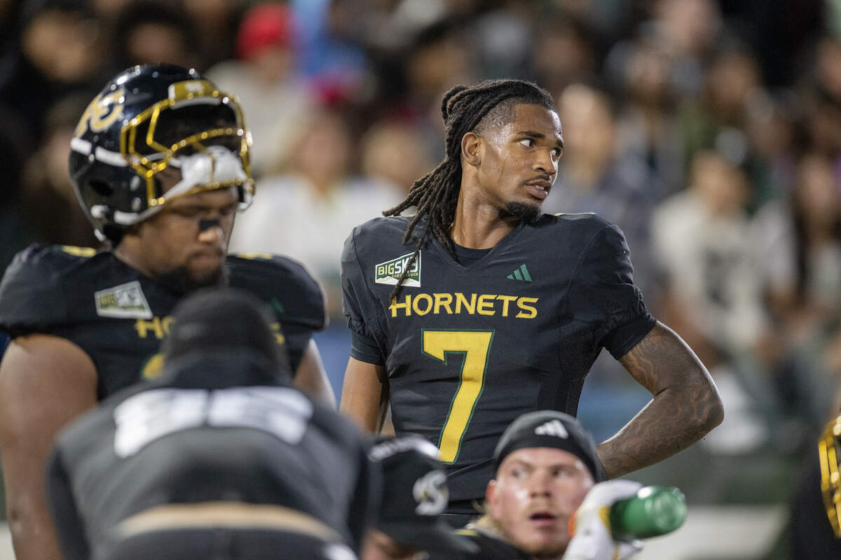 Sacramento State Hornets quarterback Cardell Williams (7) looks toward the bench against the Montana Grizzlies on Oct. 24.