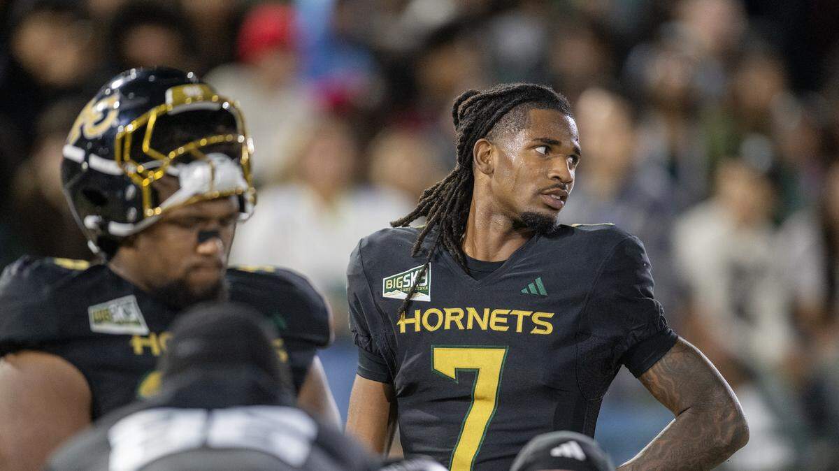 Sacramento State Hornets quarterback Cardell Williams (7) looks toward the bench in the second half as the Montana Grizzlies offense is on the field on Friday, Oct. 24, 2025, in Sacramento. Williams engineered Sac State’s winning drive to beat Idaho 23-20 on Saturday night.