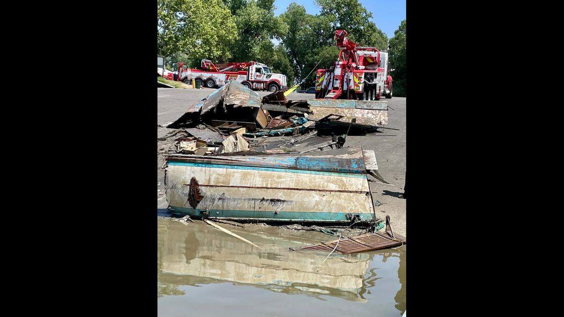 A boat fell apart while being towed out of the Sacramento River on Thursday. The resulting oil spill caused the Discovery Park boat launch to be closed.