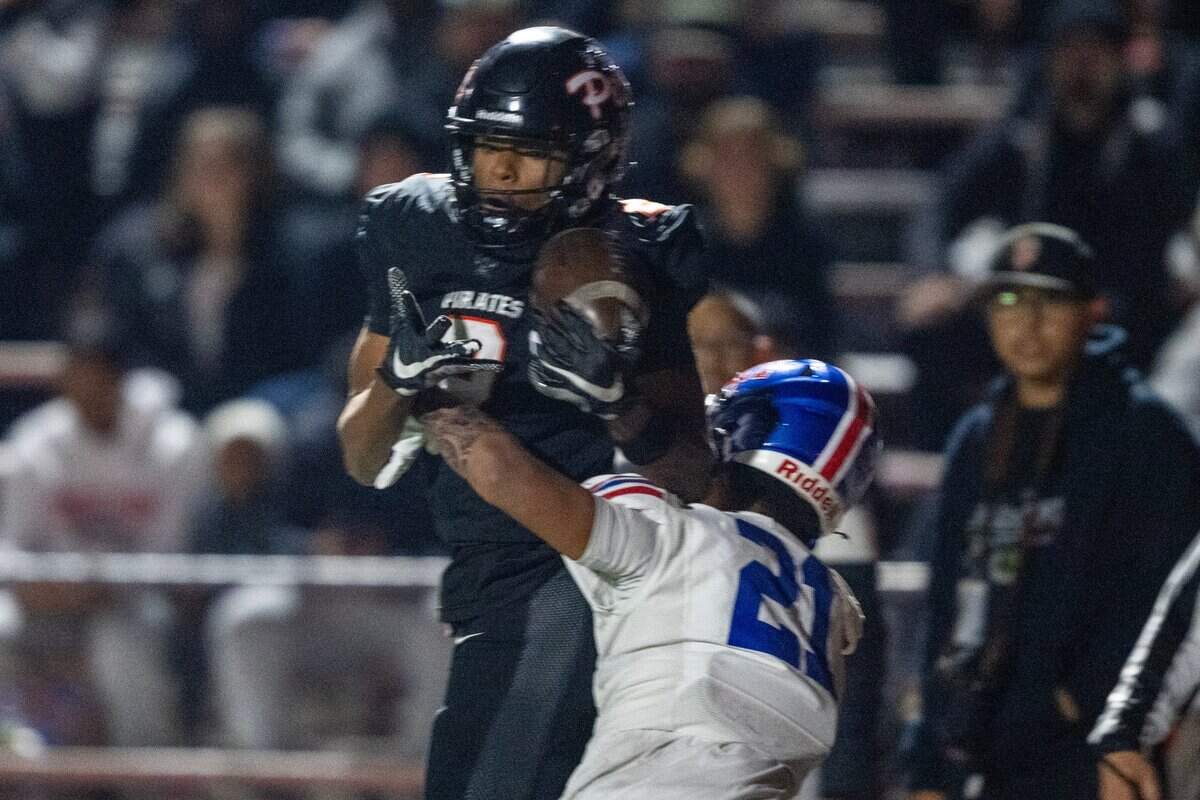 The Pittsburg Pirates’ Rolph Mosley (2) catches a touchdown over the Folsom Bulldogs’ Brooks Dupree (21) in the first half during the CIF Northern California Division 1-AA championship game Friday in Pittsburg. Pittsburg defeated Folsom, 28-27.