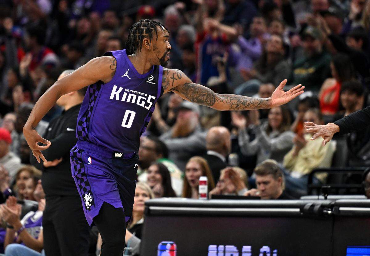 Sacramento Kings guard Malik Monk (0) celebrates a 3-point basket against the Los Angeles Clippers at Golden 1 Center on Friday.
