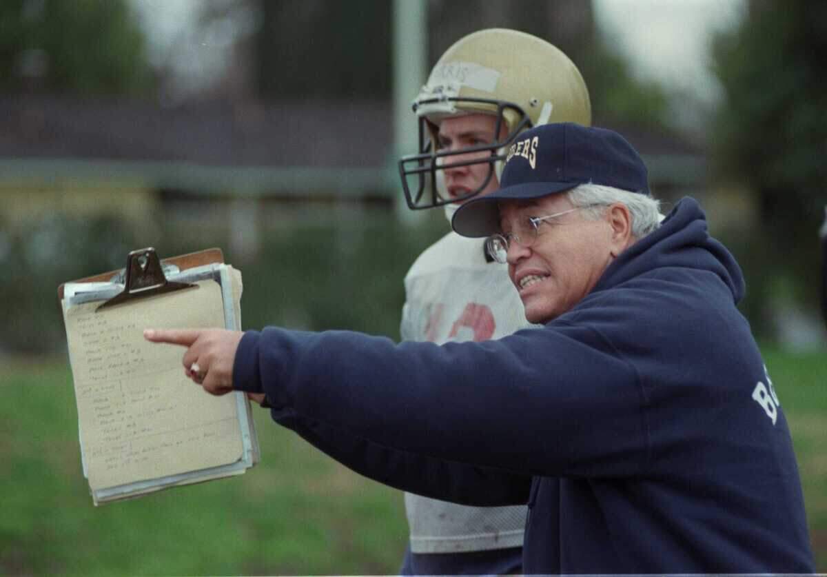 Mel Fontes instructs players during a 1999 practice at Jesuit High School for the 25th Pig Bowl at Hughes Stadium. The longtime Sacramento-area coach died Saturday at the age of 90.