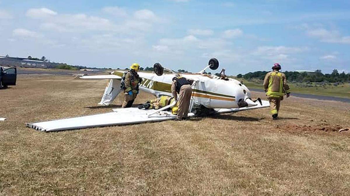 A single-engine Cessna aircraft crashed at Auburn Municipal Airport early Monday afternoon. The pilot sustained only minor injuries, authorities said.