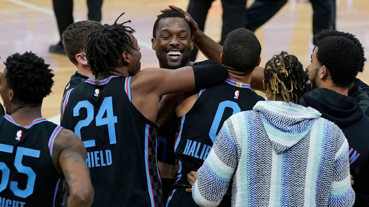 Sacramento Kings forward Harrison Barnes, middle, is congratulated by teammates after his game-winning 3-point basket in the team’s NBA basketball game against the Cleveland Cavaliers in Sacramento, Calif., Saturday, March 27, 2021. (AP Photo/Jeff Chiu)