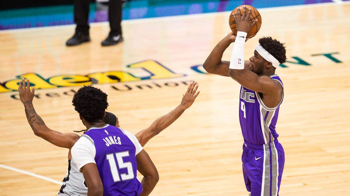 Sacramento Kings guard Terence Davis (9) sinks a three pointer against the San Antonio Spurs during the first half of the NBA game Friday, May 7, 2021, at Golden 1 Center in downtown Sacramento.