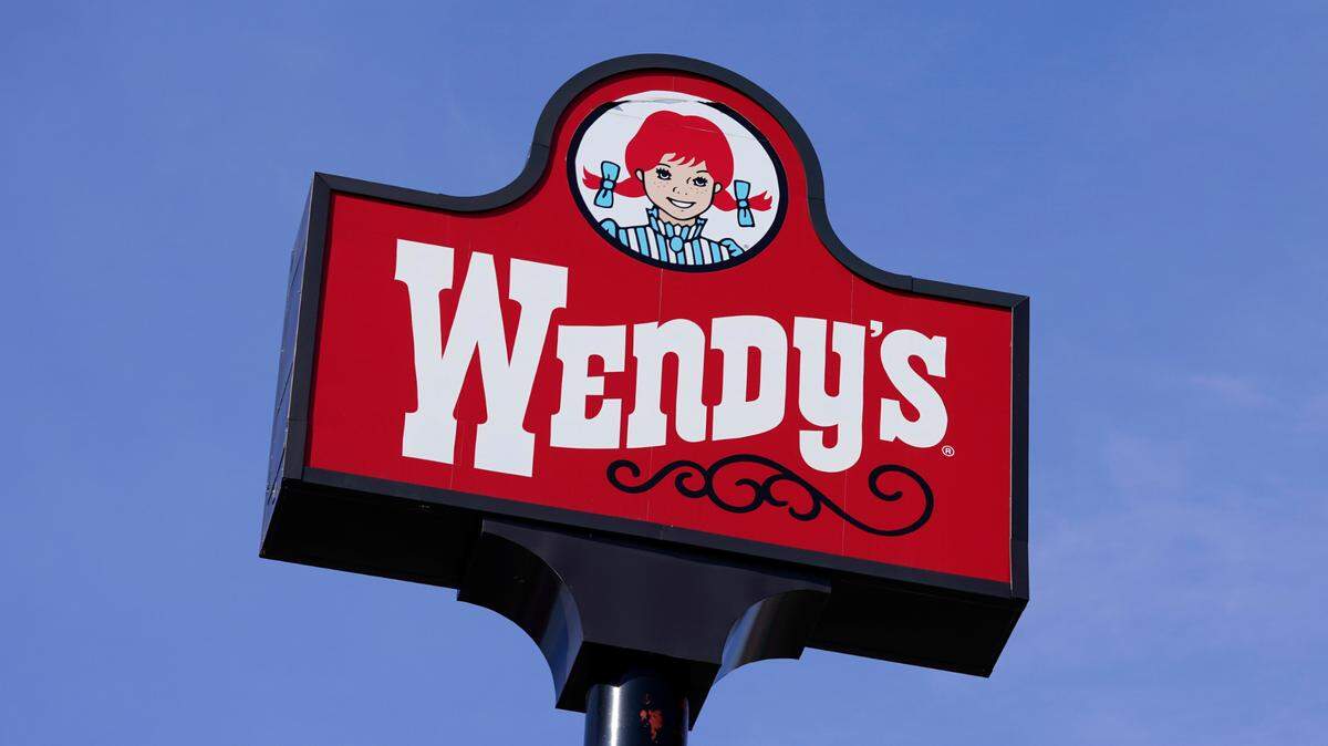 Antoine Kendrick, 35, now faces a murder charge after the death of a 67-year-old customer he’s accused of punching while working at Wendy’s in Prescott Valley, Arizona police say.