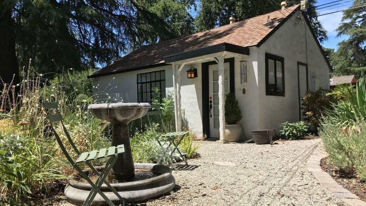 A Woodlake home’s original maid’s cottage, which had been serving as a garage, was renovated into a guest house. The home will be on the 44th annual Historic Homes Tour, hosted by Preservation Sacramento.