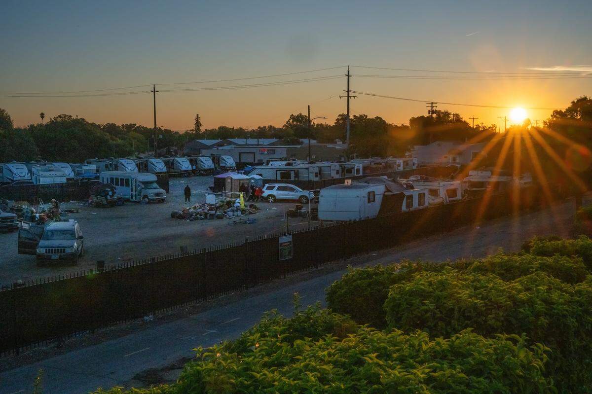 As the sun rose at Camp Resolution on Monday, Aug. 26, 2024, its residents scrambled to gather their belongings before city of Sacramento crews arrived to remove the homeless encampment.