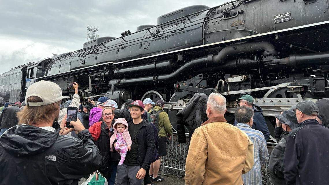 Roseville cheers as Big Boy gleams in rain, draws adoring crowd on UP rail tour