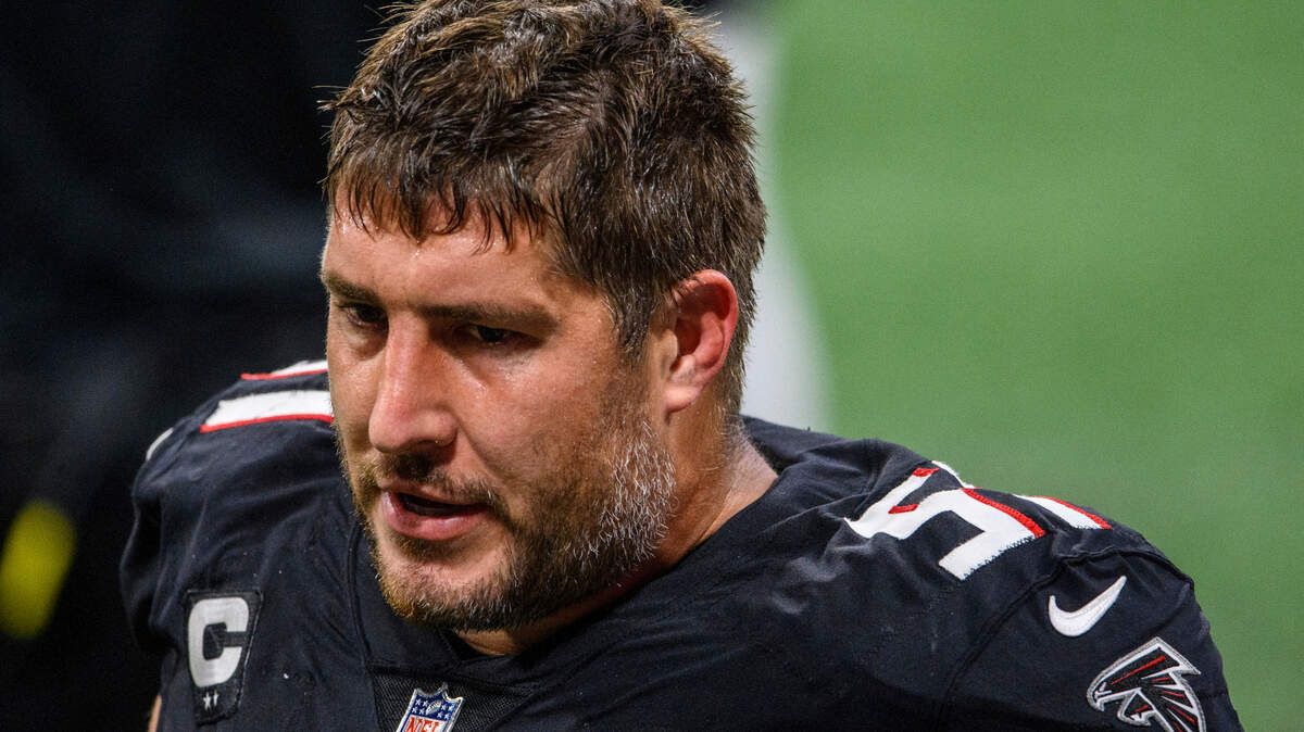 Former Atlanta center Alex Mack joined the 49ers on a one-year deal.
