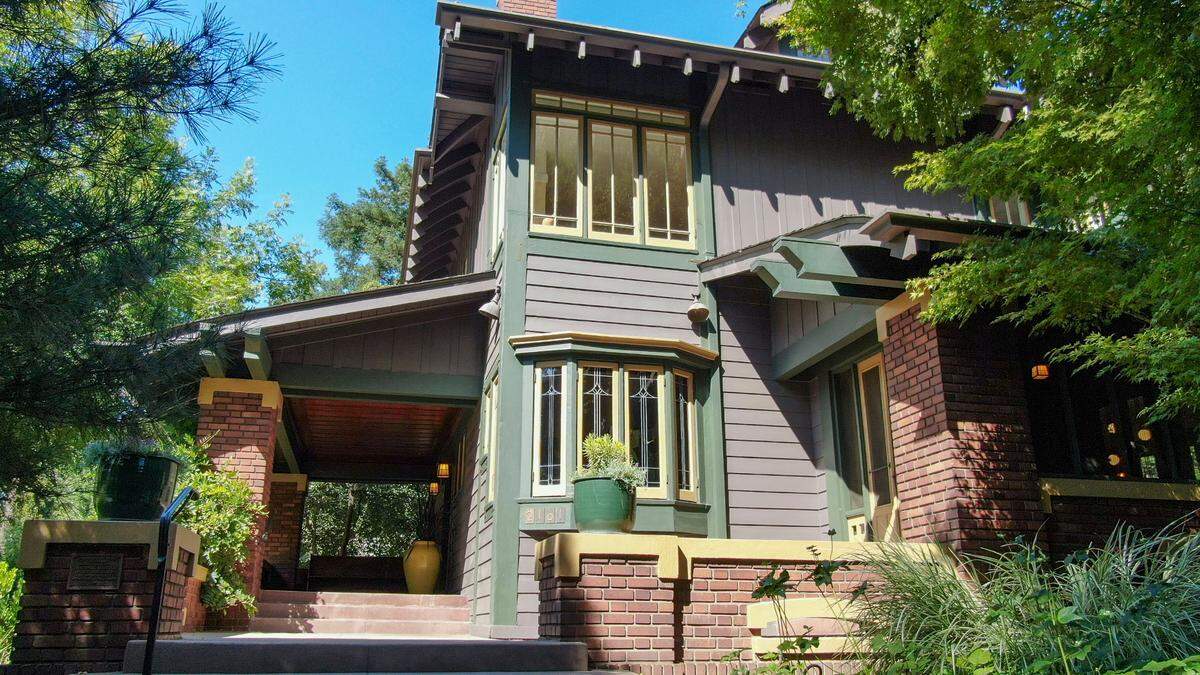A historic 1909 Craftsman-style home located in midtown Sacramento, designed by California’s first state architect, is currently on the market for $2.15 million.