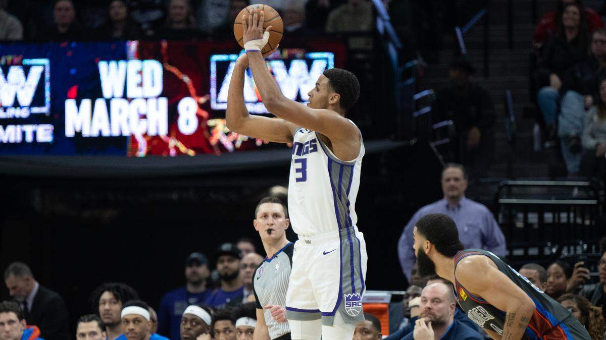 Sacramento Kings forward Keegan Murray (13) Shoot a three-point basket defended by Oklahoma City Thunder forward Kenrich Williams (34) in the fourth quarter during a game at Golden 1 Center in Sacramento, Friday, Jan. 20, 2023.