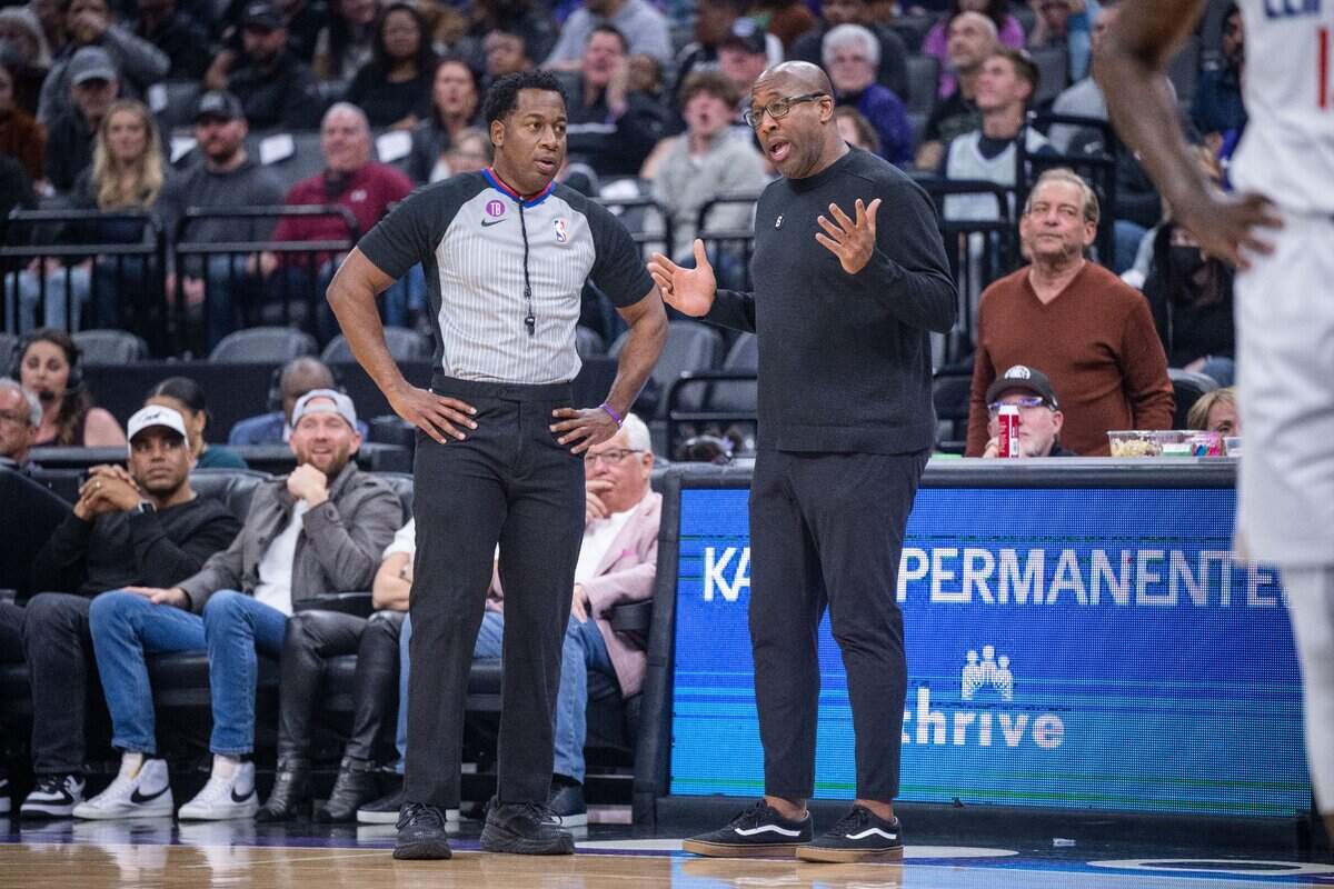 Sacramento Kings coach Mike Brown reacts to a call while his team played the Los Angeles Clippers on Friday at Golden 1 Center.