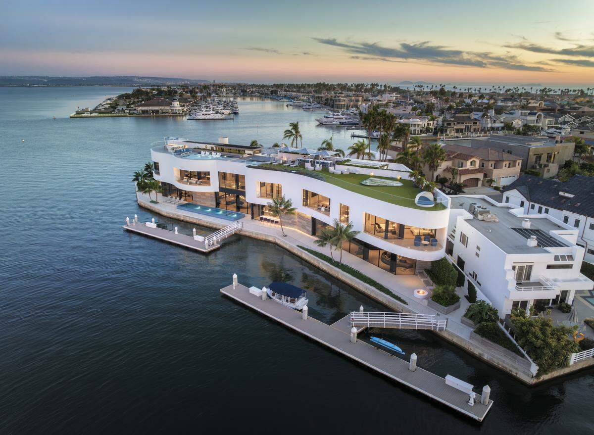 Listed at $37.5 million, “The Point” at Coronado on San Diego Bay is going to auction. The extraordinary mansion blends contemporary sophistication with waterfront living.