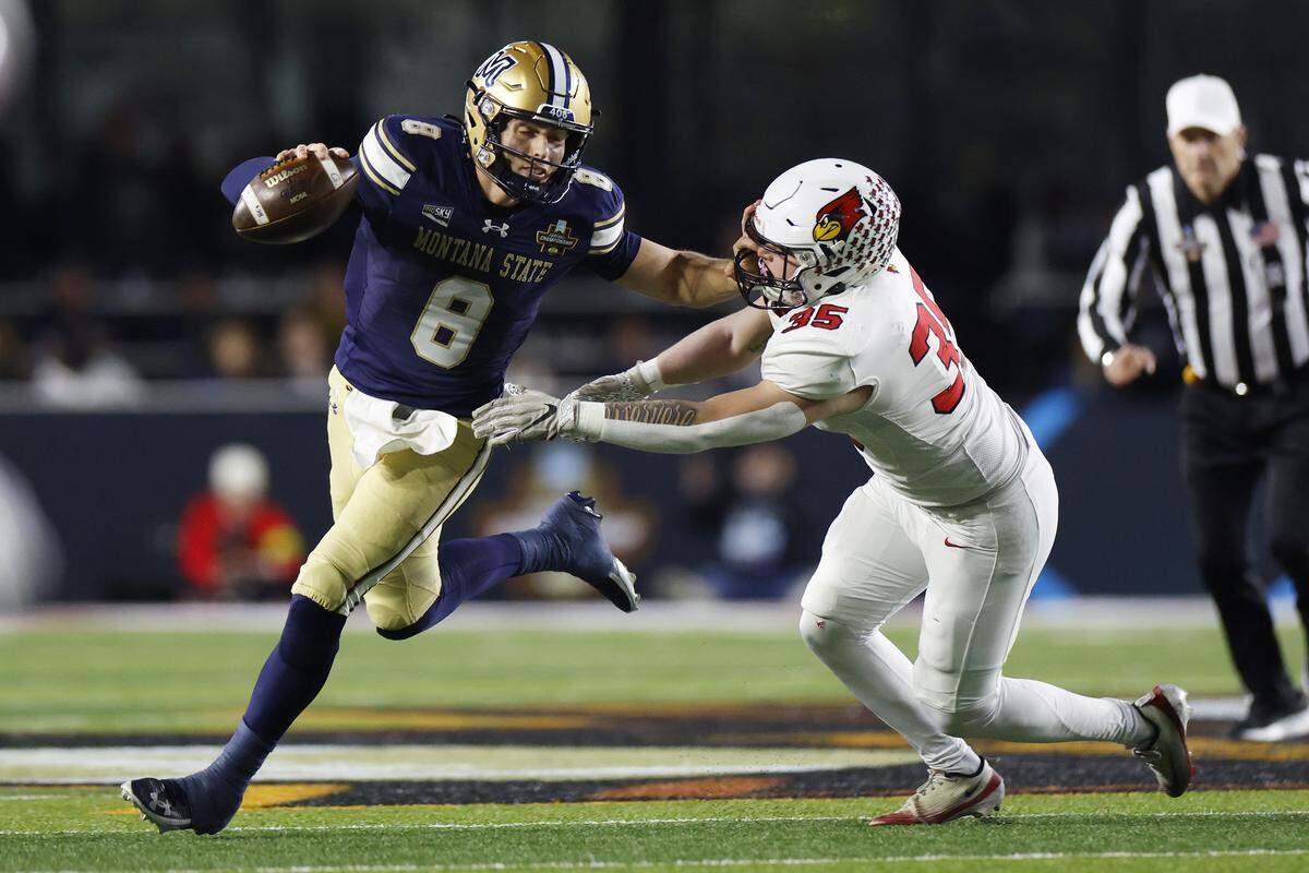 NASHVILLE, TENNESSEE - JANUARY 05: Justin Lamson #8 of the Montana State Bobcats stiff arms Anthony Corona #35 of the Illinois State Redbirds during the first half of the FCS Championship at FirstBank Stadium on January 05, 2026 in Nashville, Tennessee. (Photo by Johnnie Izquierdo/Getty Images)