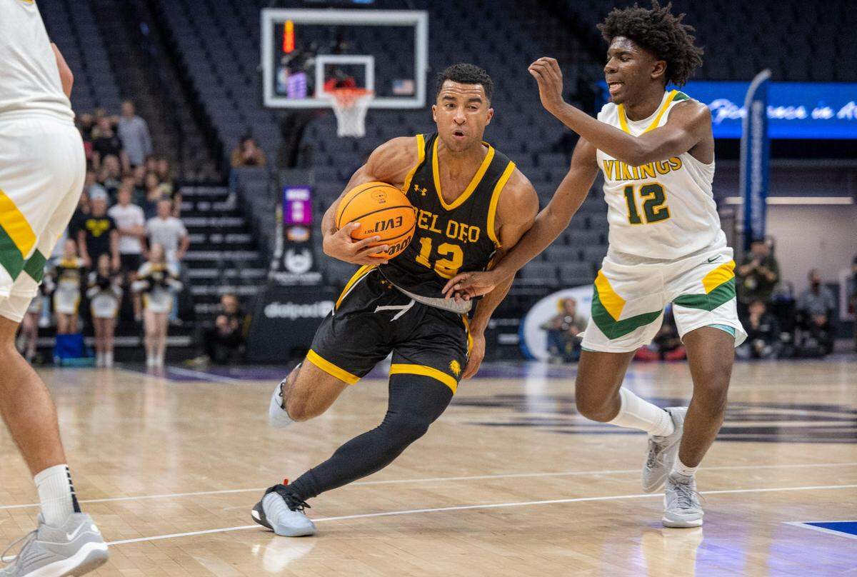 Del Oro’s Caden Pinnick, left, drives past Vanden’s AnDrue Perkins during the CIF Sac-Joaquin Section Division II boys basketball section championship game on Wednesday, Feb. 21, 2024, at Golden 1 Center.
