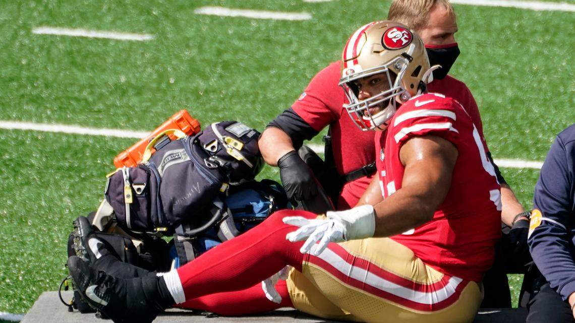 San Francisco’s Solomon Thomas is carted off the field during the first half against the Jets on Sunday.