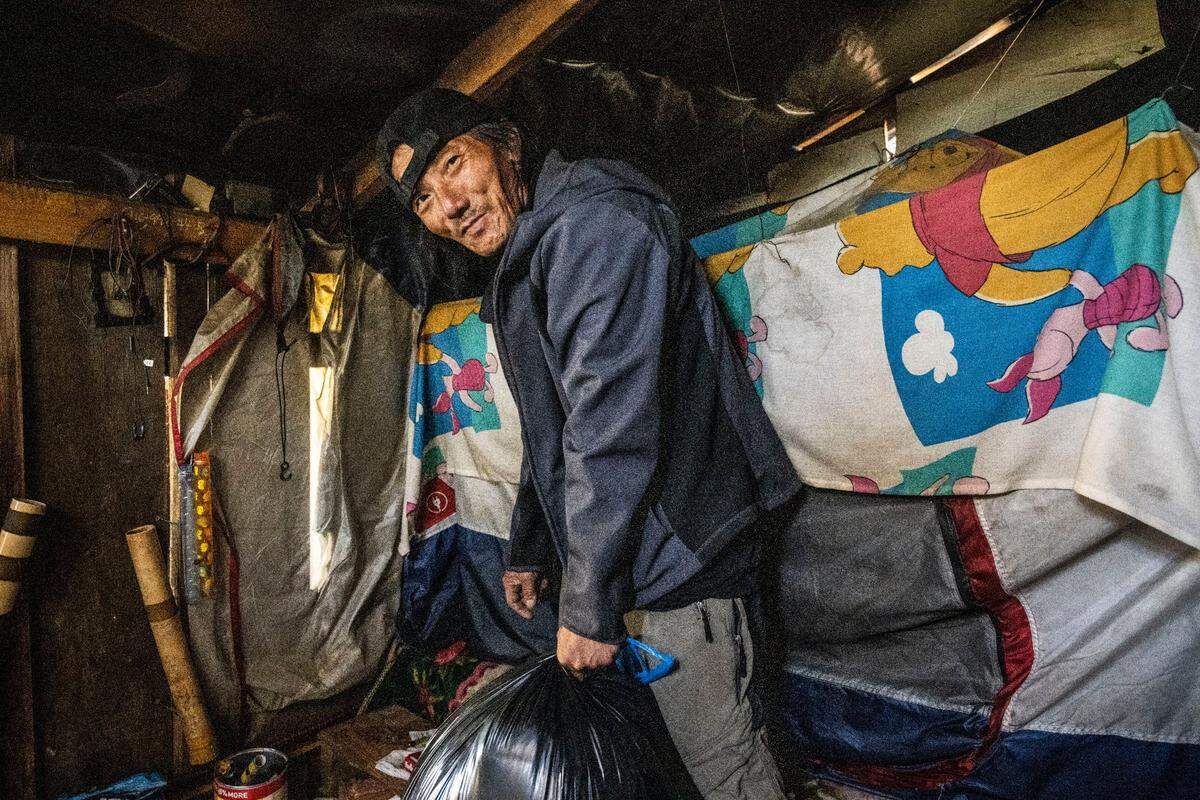 Hua Vu packs his belongings from the temporary shelter he lived in on Morrison Creek in south Sacramento on Oct. 6 before the Department of Utilities demolishes the camp to begin levee work.