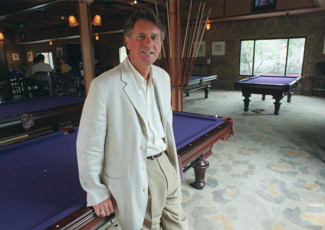 Randy Paragary’s midtown restaurant and entertainment empire expands with The Blue Cue, an upscale billiards venue, in 1997.