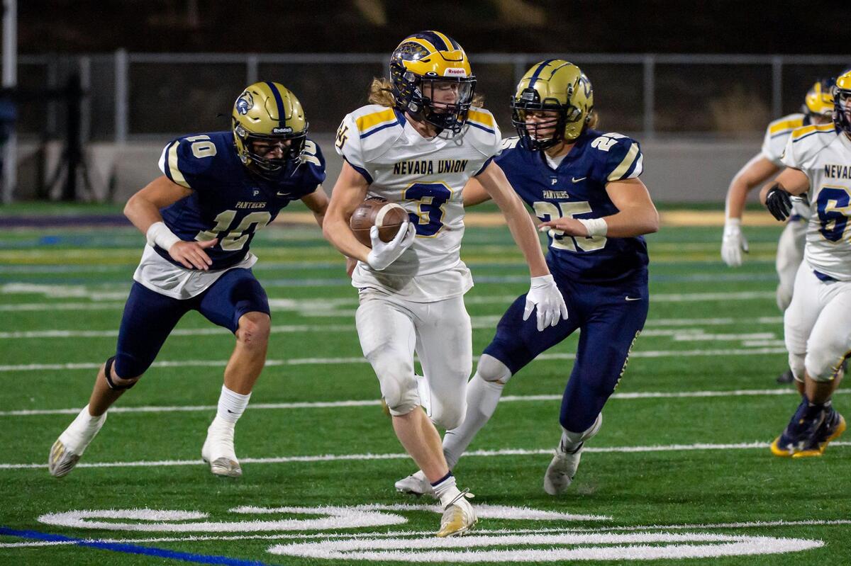 Nevada Union Miners Andrew Webster (3) rushes for 32 yards past West Park Panthers’ defenders during the third quarter in the CIF Sac-Joaquin division IV quarterfinals playoff game Friday, Nov. 11, 2022, at West Park High School in Roseville. The Panthers won 58-28.