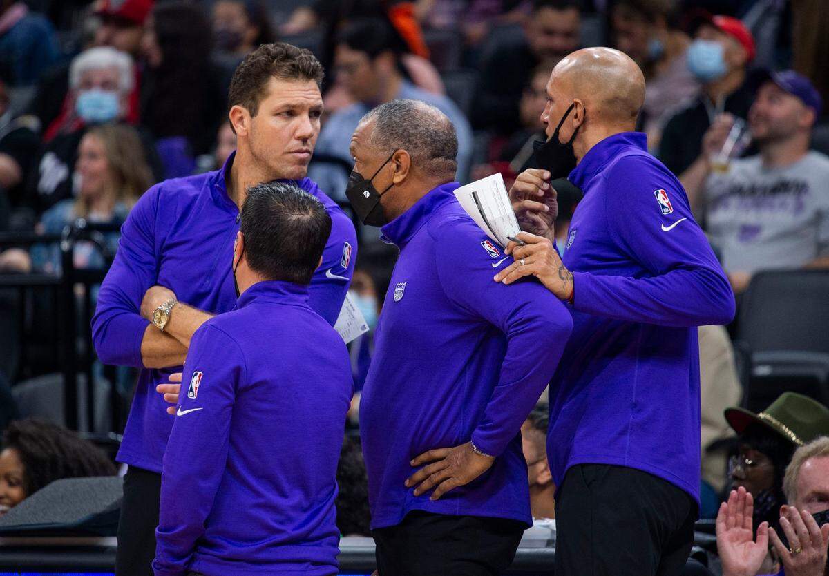 Sacramento Kings head coach Luke Walton, left, talks with assistant coach Doug Christie, right, during a game against the Golden State Warriors on Oct. 24, 2021, at Golden 1 Center, as assistant coach Alvin Gentry listens.