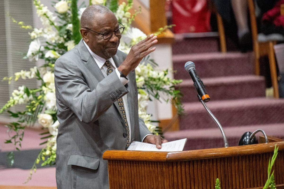 Baseball legend Dusty Baker waves to the family members of Georgia West, the driving force the driving force behind Underground Books in Oak Park and mother of former Sacramento mayor Kevin Johnson, after speaking at her celebration of life memorial service at Saint Paul Church in Sacramento on Thursday, Jan. 23, 2024.