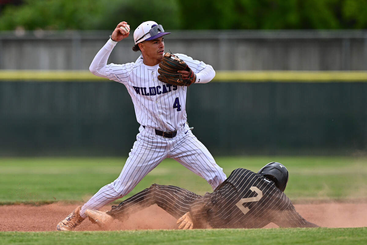 Franklin’s Easton Fernald (4) forces out Archbishop Mitty’s Andre Lopez-Monsivais (2) at second base in the first inning of their CIF NorCal Division II championship game at Franklin High School in Elk Grove on Saturday.