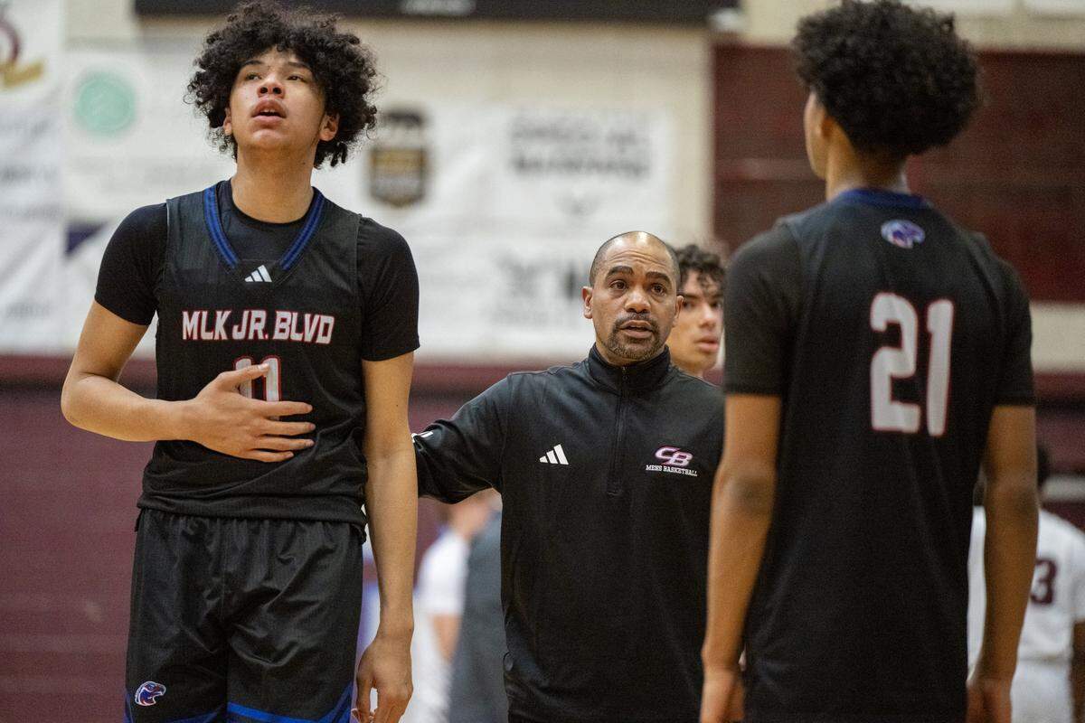 The Christian Brothers Falcons' Jaden DeJesus-Eves (11) is met by head coach Jermaine Brown and Isaac Fontaine V (21) after leaving the game in the first half against the Woodcreek Timberwolves on Thursday, Jan. 8, 2026 in Roseville.