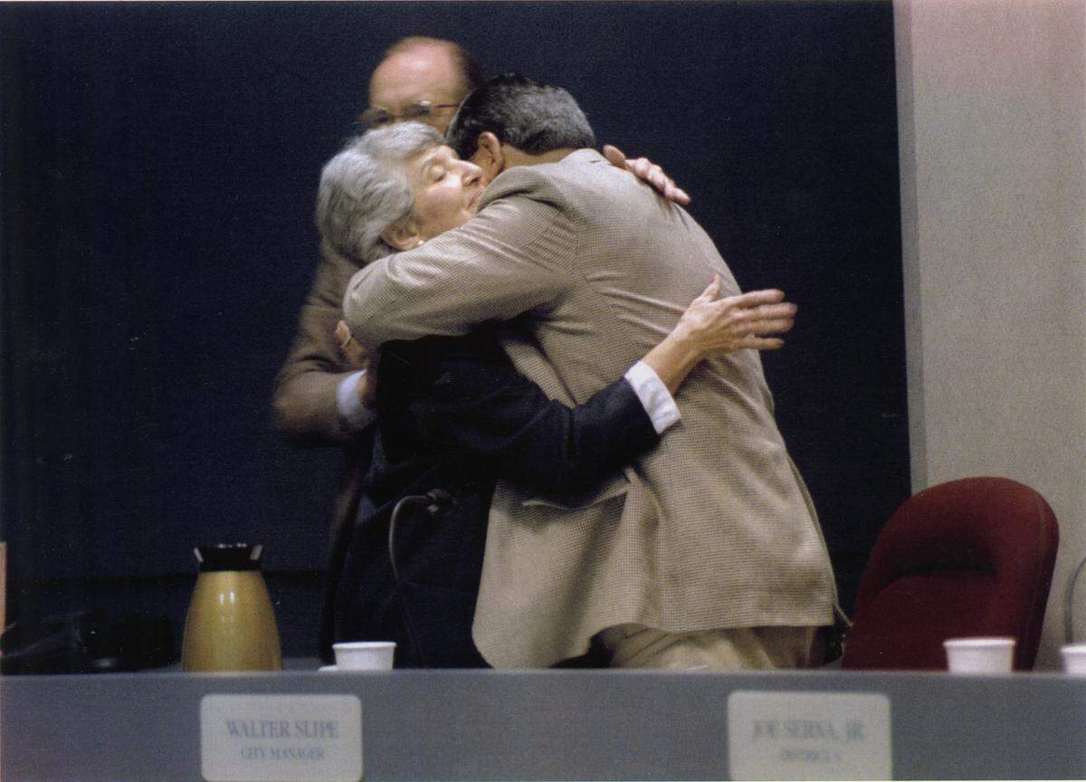 Sacramento Mayor Anne Rudin hugs Mayor-elect Joe Serna after she made her closing remarks at her final City Council meeting November 1992.