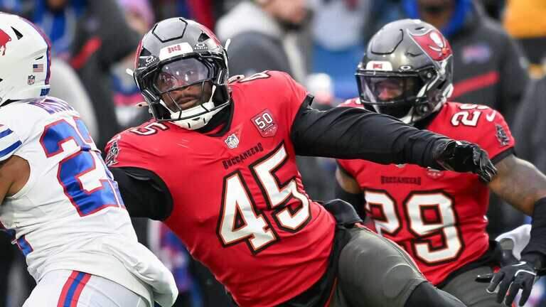 49ers send running back to Saints, add veteran linebacker Deion Jones