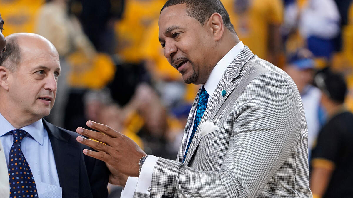 Mark Jackson, right, talks with Jeff Van Gundy before Game 4 of basketball’s NBA Finals between the Golden State Warriors and the Toronto Raptors in Oakland, Calif., Friday, June 7, 2019. ABC/ESPN NBA analyst Jackson credits faith, confidence and longtime friendships with Van Gundy and Mike Breen as the main catalysts for his longevity and why he is working his 12th NBA Finals. (AP Photo/Tony Avelar)