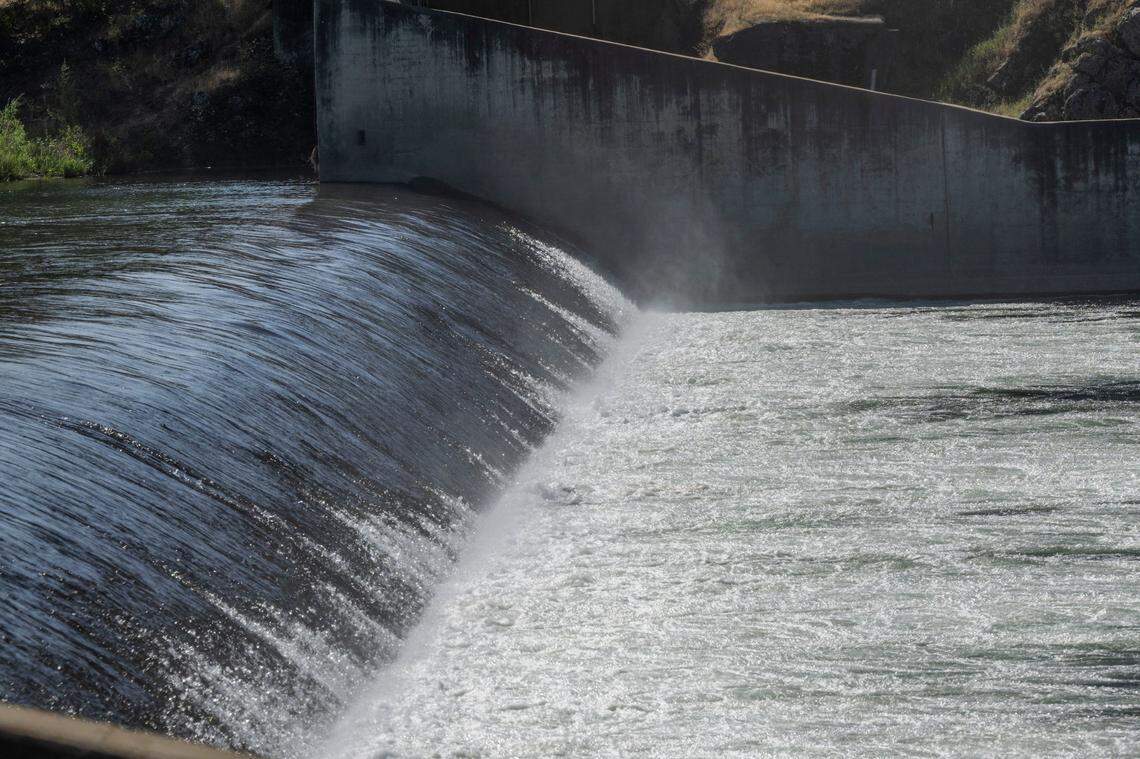 The Daguerre Point Dam on the lower Yuba River is the proposed site of a “nature-like fishway” on Thursday, May 8, 2025. The fishway would allow more salmon to return to the area to spawn, but could also give predatory fish increased access.