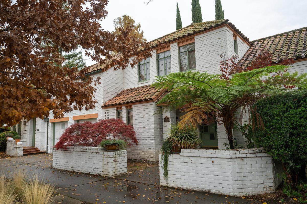 This 1937 duplex on Riverside Boulevard in Sacramento was designed by noted Sacramento architect Leonard F. Starks. It is now owned by Peter Saucerman and Susan Twining.
