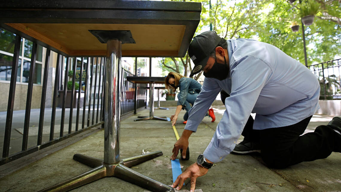 Bars are packed and COVID-19 cases are spiking. Why Sacramento isn’t slowing reopening plan