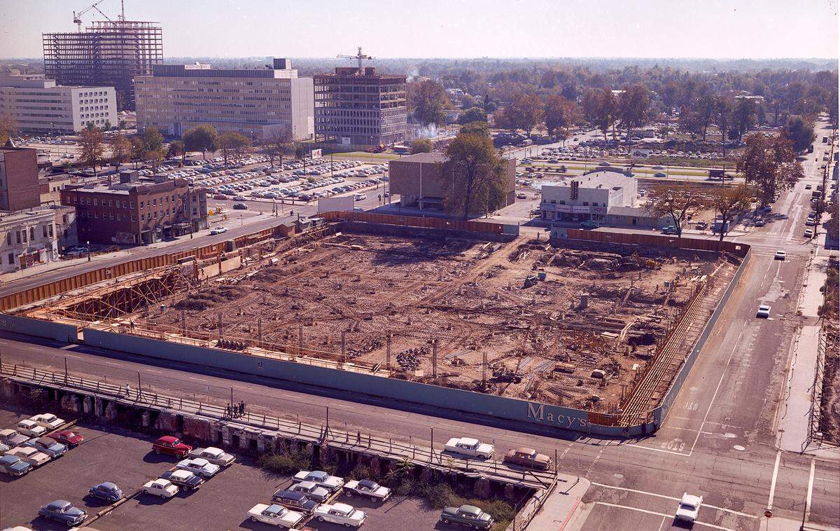 The foundations for the Macy’s building are being set in October 1962 in this view looking south from the corner of Fourth and K streets, likely photographed from the California Fruit Building.