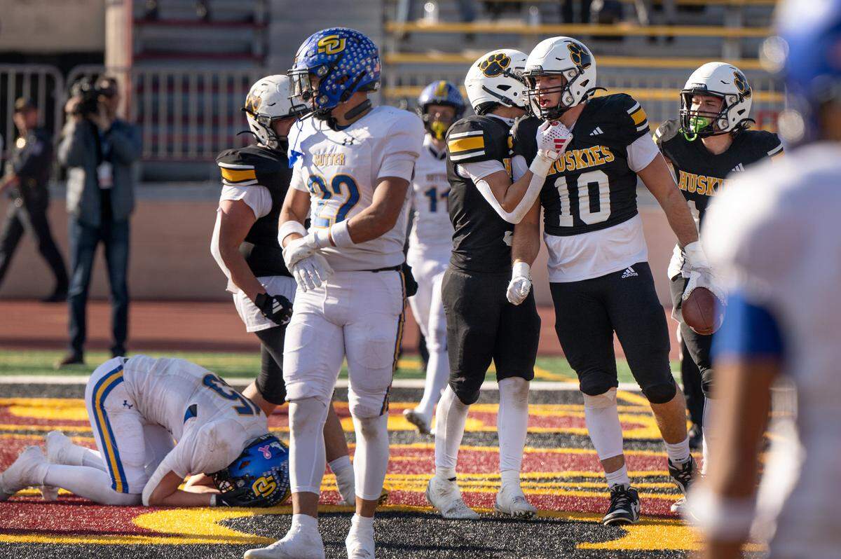 Hughson’s Max Mankins (10) made the 2-point conversion reception to secure the Sac-Joaquin Section Division 5 championship title over Sutter at Sacramento City College in Sacramento, Saturday, Nov. 30, 2024. Hughson won the game 30-29.
