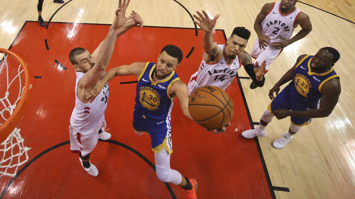 Golden State’s Stephen Curry drives to the basket between Toronto’s Marc Gasol, left, and Danny Green during Game 3 of the NBA Finals.