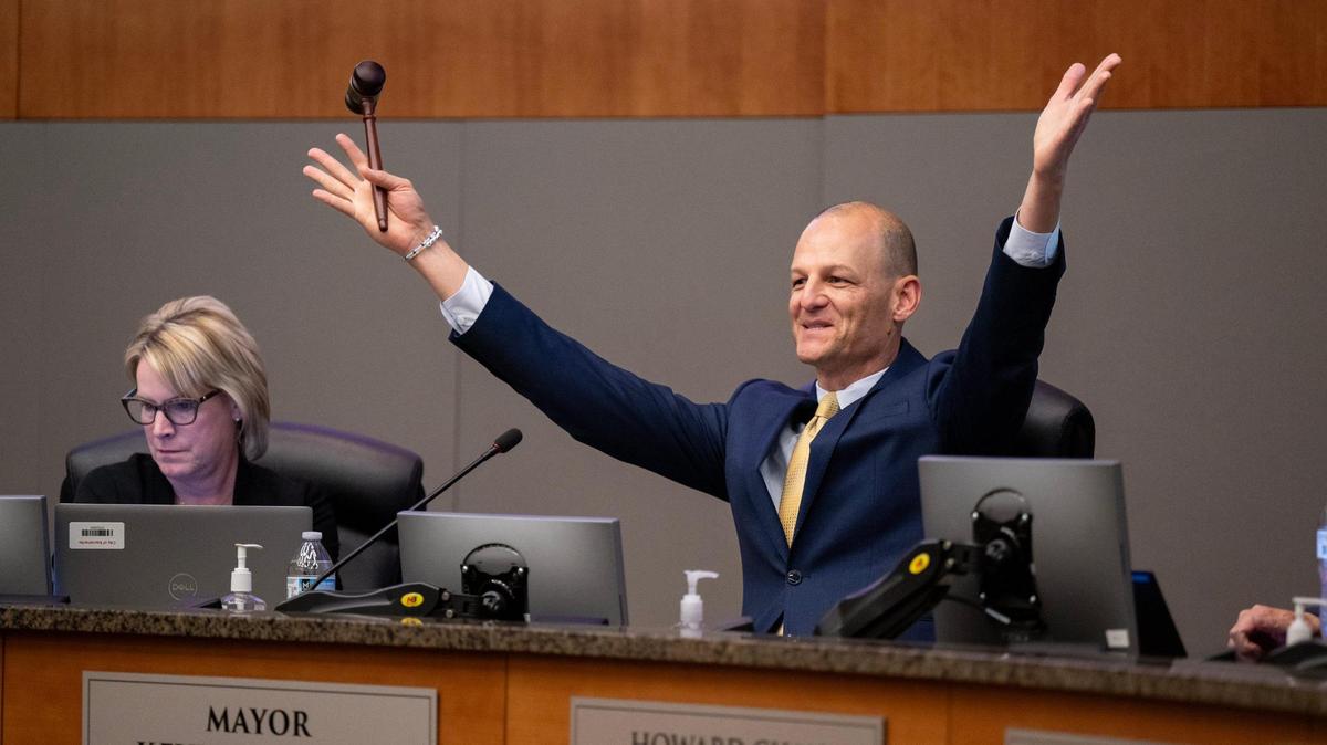 Mayor Kevin McCarty throws up his arms as the room applauds him after the Sacramento City Council swearing-in ceremony on Tuesday, Dec. 10, 2024.