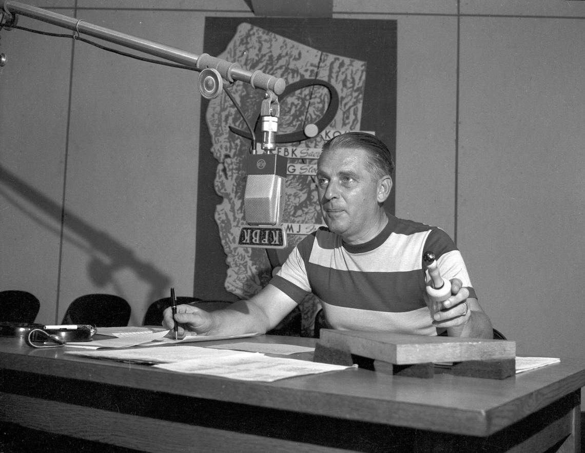 Tony Koester with KFBK does a re-creation of a Sacramento Solons baseball game at the California State Fair in 1948.