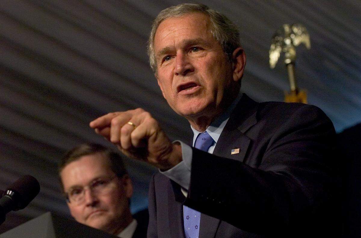 President George W. Bush, right, campaigns for Rep. John Doolittle, R-Roseville, left, at the Serrano Country Club in El Dorado Hills on Tuesday, Oct. 3, 2006.