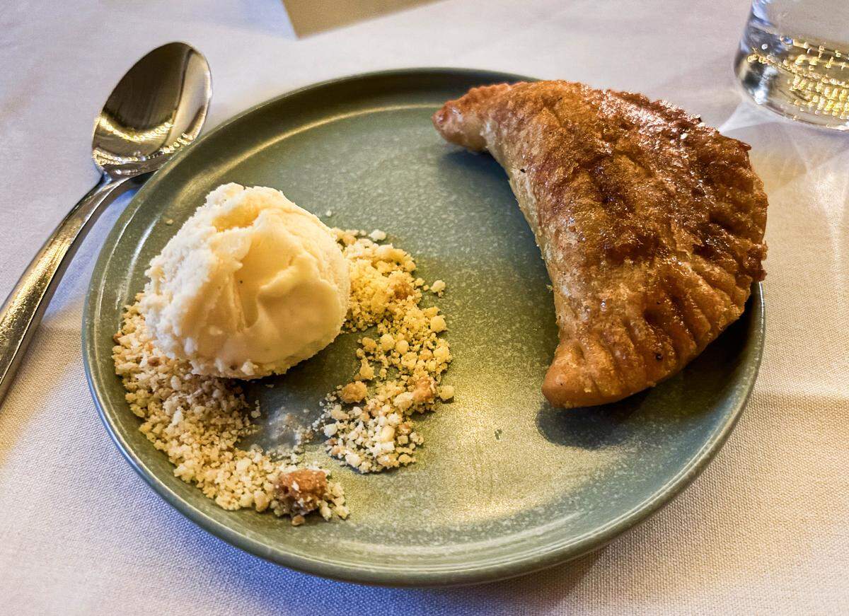 Chef Brad Cecchi of Canon in East Sacramento created a vegetable-focused menu incorporating some of Row 7 Seed Co.’s cross-bred produce. For dessert, he served a hand pie stuffed with Honeypatch squash and a side of Koginut squash gelato