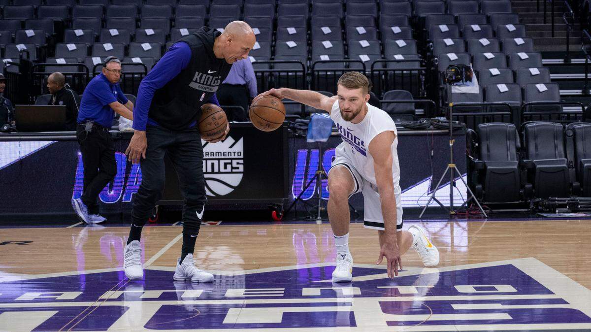 Sacramento Kings assistant coach Doug Christie gives warm up instruction to forward Domantas Sabonis (10) before the Kings preseason NBA game against the Portland Trail Blazers on Sunday, Oct. 9, 2022, at Golden 1 Center in Sacramento.
