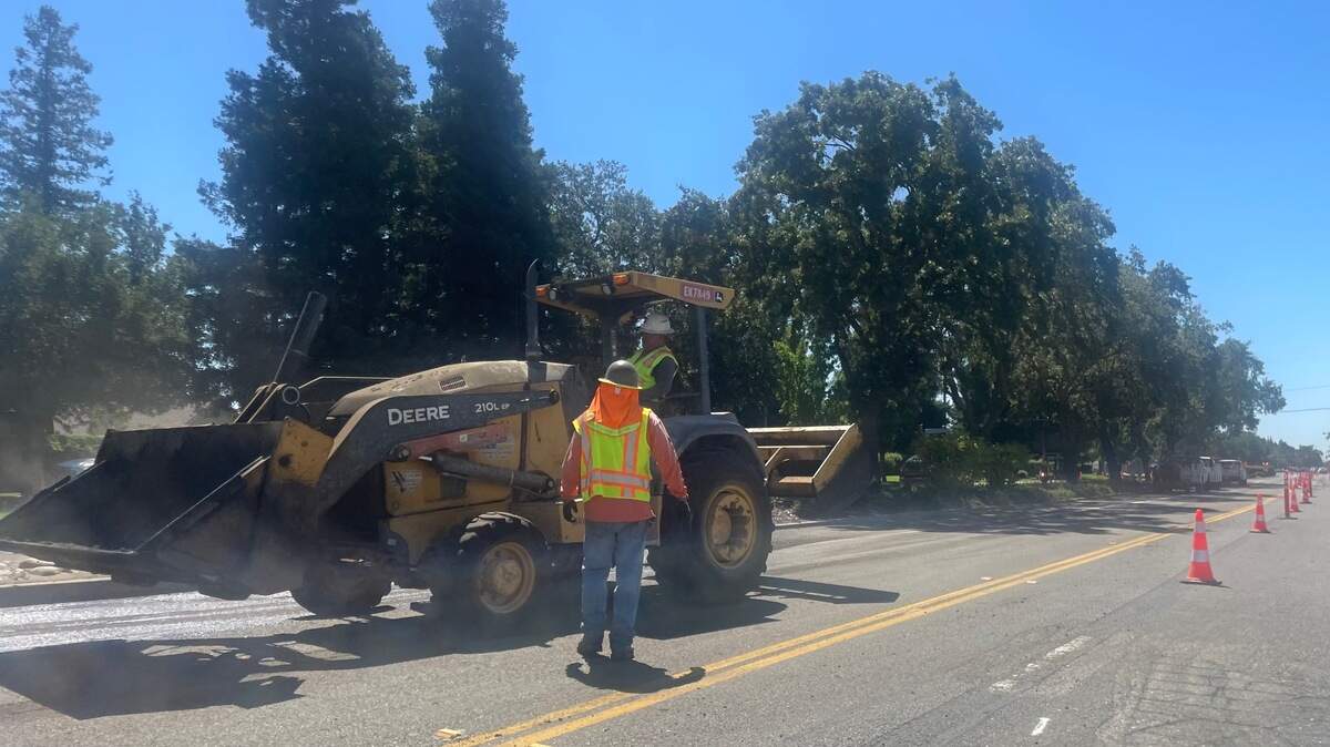 Construction crews work on Franklin Boulevard near Big Horn Boulevard in Elk Grove on Friday. The Harvest Water Project by the Sacramento Area Sewer District is expected to cause delays on the west side of Elk Grove this week, including on Franklin.