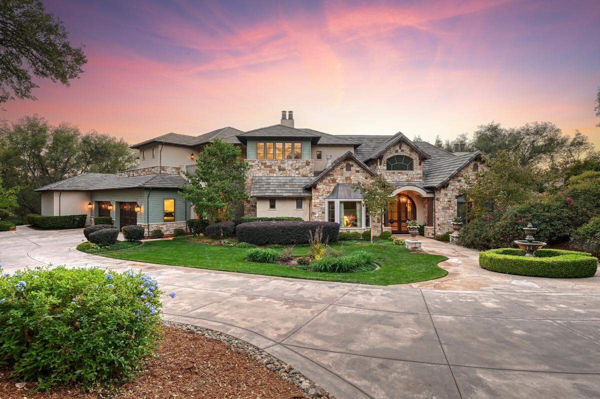 The Barcelona Court home has a grand entrance and sits behind guarded gates in the Los Lagos neighborhood.