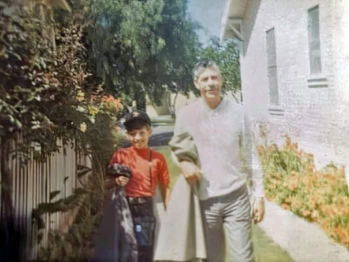 Antes de convertirse en Editor de Opinión de California, Marcos Bretón era un joven aficionado al beisbol. El 6 de junio de 1971, su padre le llevó a su primer partido de los San Francisco Giants, un doble enfrentamiento contra los Phillies de Filadelfia. Willie Mays bateó un walk-off para ganar el segundo partido.